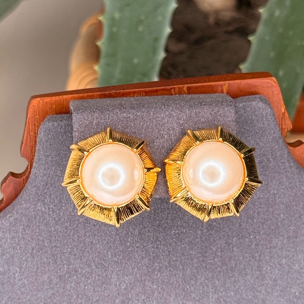 VTG Napier Faux Pearl Sunburst Earrings 60s Gold Tone Clip-On Screw Back Jewelry